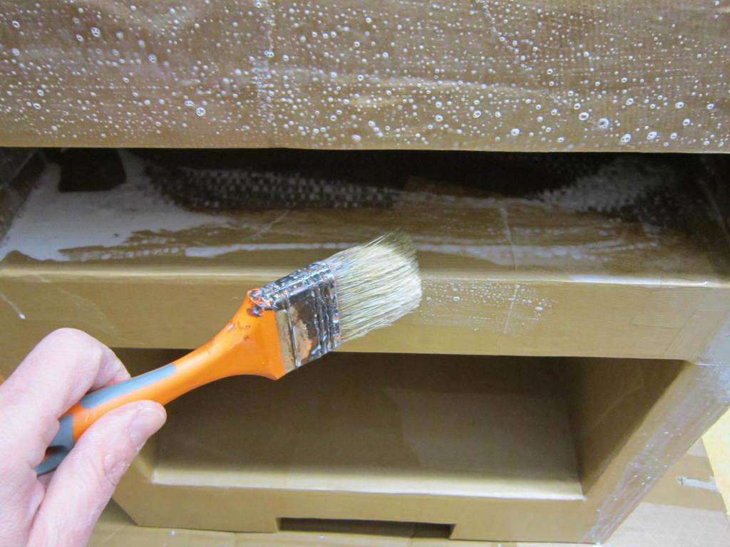 colle pour meuble en carton
